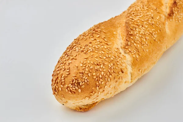 Frans brood met sesamzaad. — Stockfoto