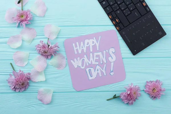 Concept van het vieren van gelukkige vrouwen dag in het ambt. — Stockfoto