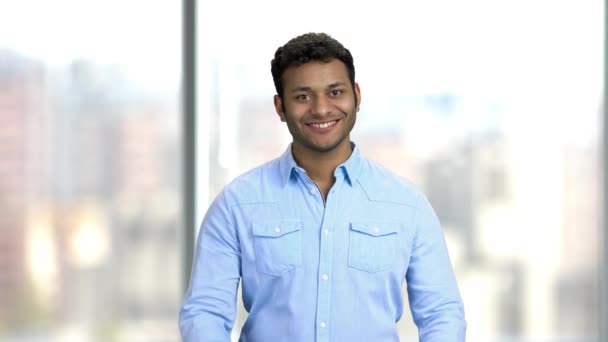 Handsome businessman giving two thumbs up. — Stock Video