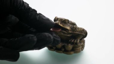 Covid-19 salgını sırasında maske alma kavramı.