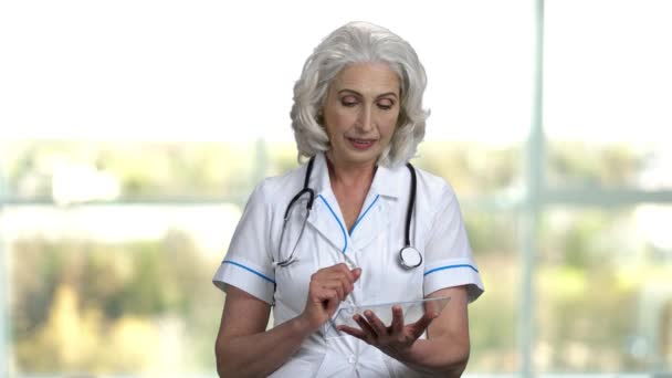 Caucasian doctor using glass digital tablet. — Stock Video