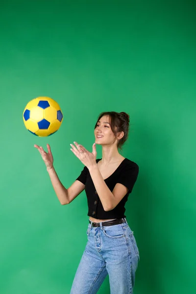 Young girls throwing up a soccer ball. — Stock Photo, Image