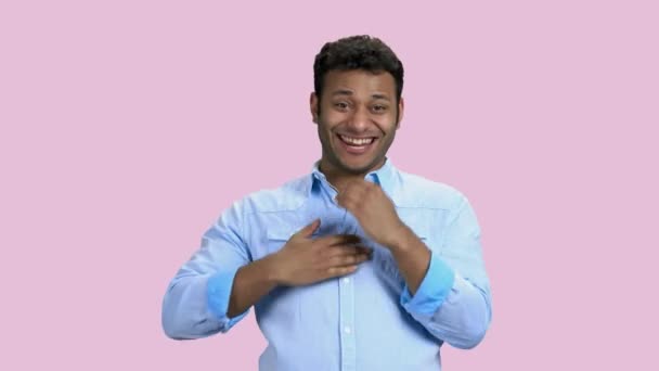 Expressive dark-skinned man is laughing on pink background. — Stock Video