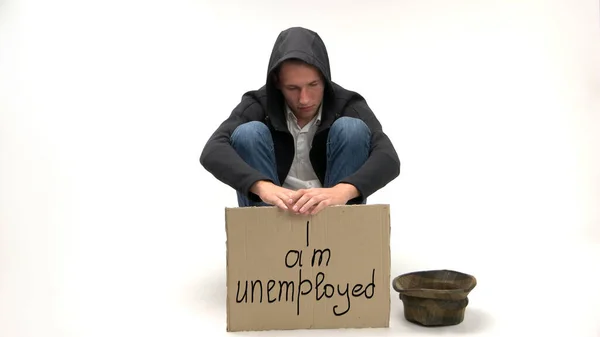 Szomorú munkanélküli férfi fehér háttérrel. — Stock Fotó
