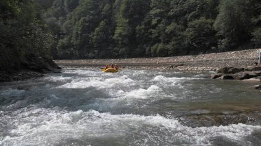 Rafting aktif dinlenme için ekstrem bir spordur..