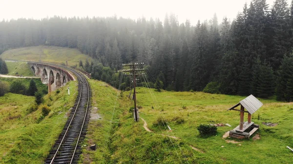 Cenário da ponte ferroviária. — Fotografia de Stock