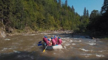 Rafting takım çalışması için bir spor ve açık hava aktivitesidir..