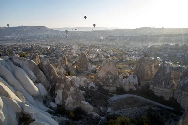 Ballonvaart in Cappadocia, Turkije. — Stockfoto
