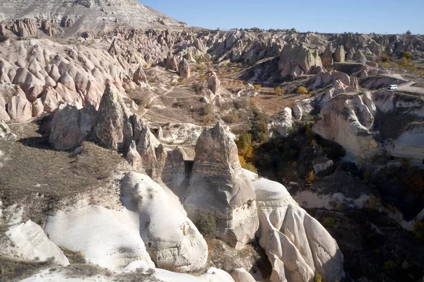 Vulkanische rotsformaties landschap in Cappadocië, Turkije. — Stockfoto