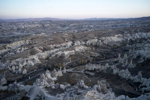 Majestuosa vista de las formaciones rocosas de Capadocia al atardecer. — Foto de Stock
