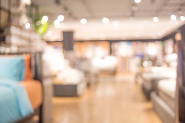 Alışveriş merkezinin ve insanların bulanık görüntüsü .