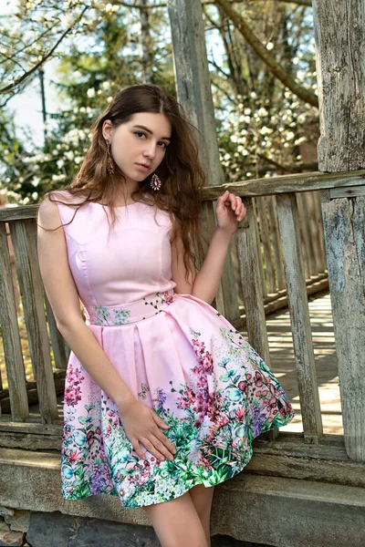 Foto Moda Aire Libre Hermosa Mujer Joven Jardín Primavera Flor —  Fotos de Stock