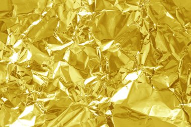 Parlak altın folyo desenli arka plan, buruşuk ve dalgalı sarı ambalaj kağıdı deseni.