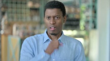 Öksüren Hasta Genç Afrikalı Adam 'ın Portresi