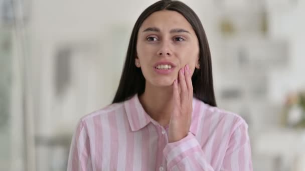 Portrait of Young Latin Woman having Toothache, Cavity — Stok Video