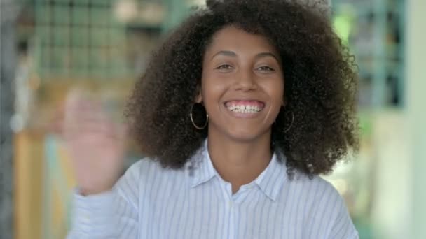 Портрет веселих африканських ділових жінок у камері — стокове відео