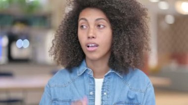 İşten Sonra Esneme Yorgun Afrikalı Kadın