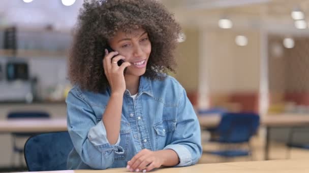 Cheerful African Woman Talking on Smartphone at Work — Stock Video