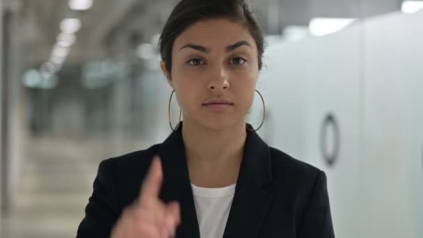 Portrait of Beautiful Indian Businesswoman Pointing at the Camera with Finger — Stock Video