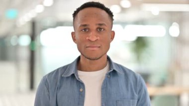 Umut Dolu Afrikalı Bir Şey İçin Dua Etmenin Portresi 