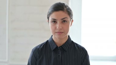 Genç Hintli Kadın Portresi Parmak İzi Yok 
