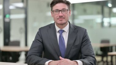 Pozitif Orta Çağ İşadamı 'nın Portresi Sallanan Kafa' dan 