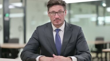 Orta Çağ İşadamını Karşılama Portresi İşaret ve Davet 