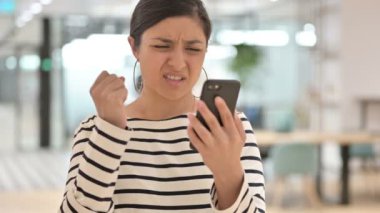 Smartphone 'da Kaybolan Hintli Kadın Portresi 