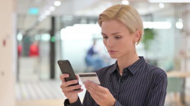 Smartphone 'da İşkadını Tarafından Başarısız Çevrimiçi Ödeme 