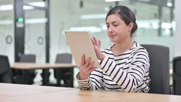 Upset Indian Woman having Loss on Digital Tablet — Stock Video