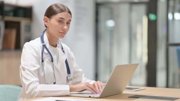 No Sign by Female Doctor with Laptop in Office — Stock Video