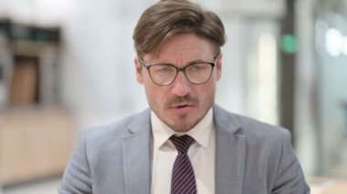 Yorgun İş Adamı 'nın Baş Ağrısı Portresi