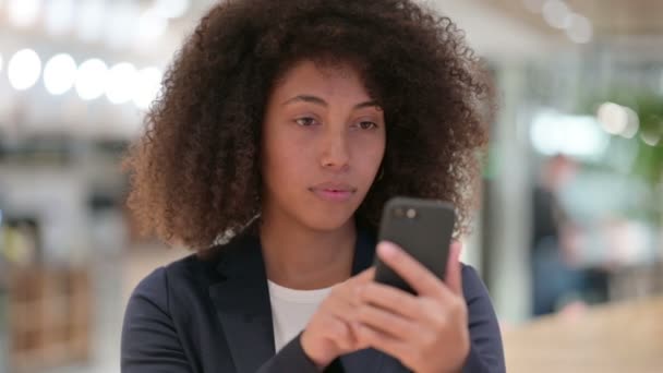 Young African Businesswoman having Loss on Smartphone — Stock Video
