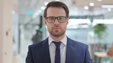 Endişeli İşadamının Portresi Şok Oldu