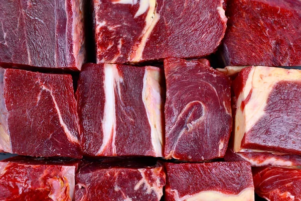 Grandes Trozos Carne Roja Rayada Alineada Vista Superior — Foto de Stock