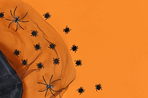 Halloween Plano Con Malla Arañas Falsas Confeti Forma Pequeñas Arañas — Foto de Stock