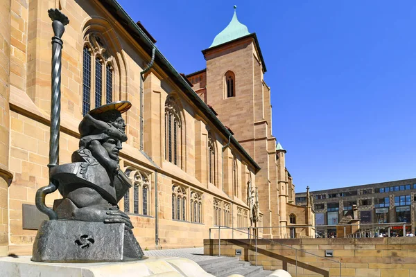 Heilbronn Alemania Septiembre 2020 Escultura Llamada Christophorus Con Iglesia Gótica —  Fotos de Stock