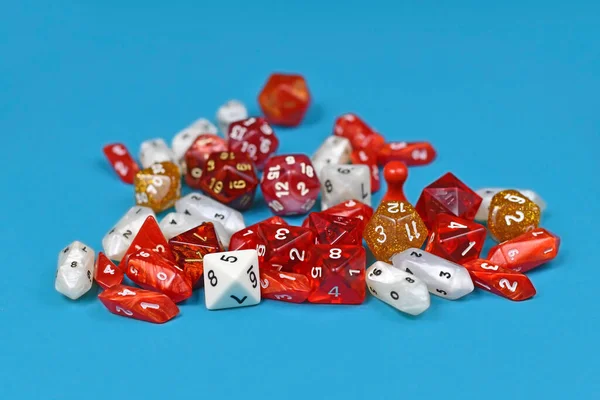 Diversi Rosso Oro Bianco Rpg Gioco Ruolo Dadi Sfondo Blu — Foto Stock