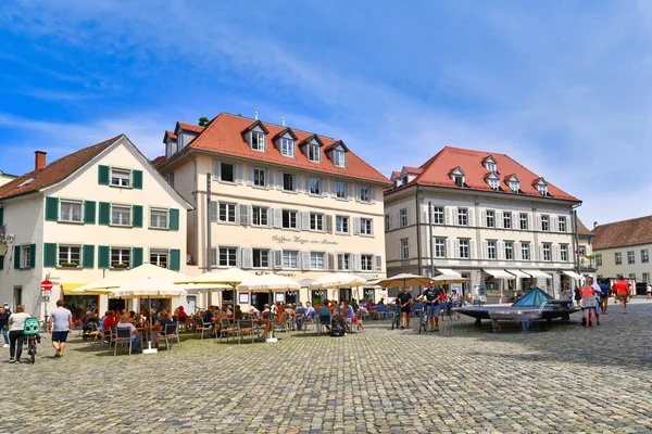 Konstanz Německo Červenec 2020 Náměstí Zvané Mnsterplatz Lidmi Relaxujícími Kavárnách — Stock fotografie