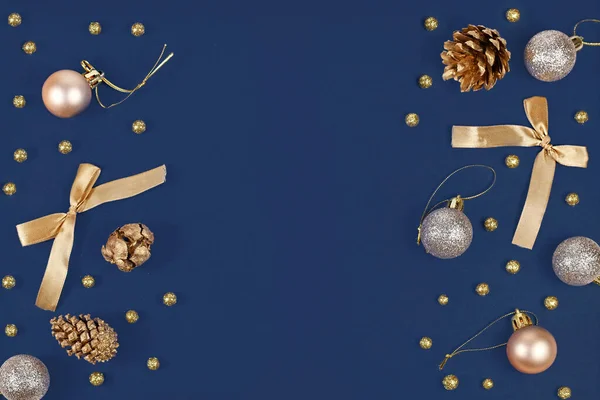 Elegante Cama Plana Navidad Con Adornos Árbol Oro Plata Bolas — Foto de Stock