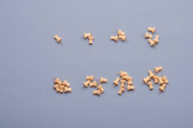  8 grupta arkaplandaki pimleri it