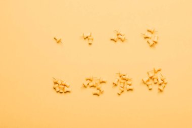 8 sarı raptiye grubu kesilecek gruplara ayrılsın