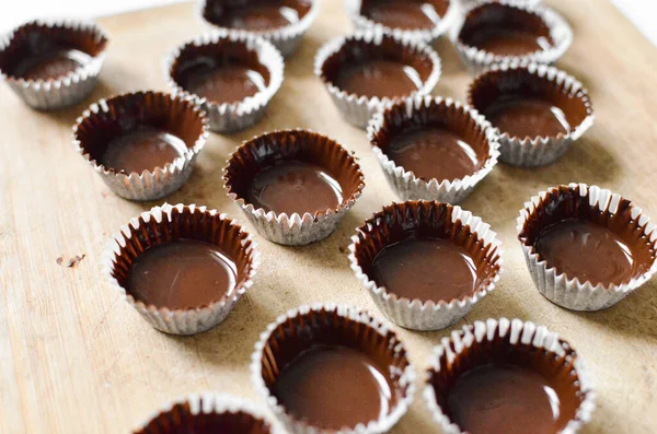 Selbstgemachte Pralinen mit Erdnussbutter 