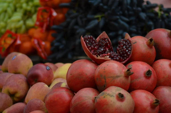 Aufgeschnittener Granatapfel, Hindistan