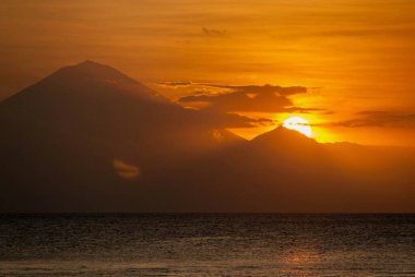 Lombok Adası 'ndan Agung volkanı yakınlarında gün batımı