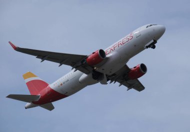 Madrid, İspanya; 7 Mart 2020: Iberia Express şirketi uçağı havalandı
