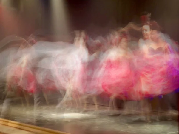 Dançarinos Cancan Dançando Com Vestidos Vermelhos — Fotografia de Stock