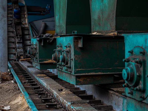 Yük vagonunun maliyeti metaldir.