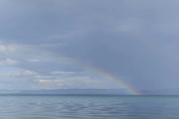 Pelangi Atas Danau Baikal Teluk Dry Langit Biru Yang Indah — Stok Foto