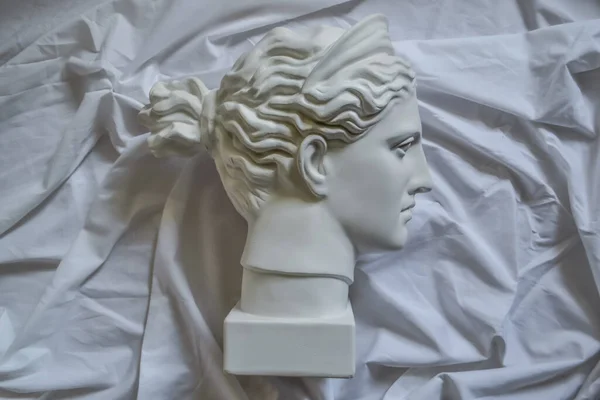 Ancienne Sculpture Grecque Tête Plâtre Blanc Diana Sur Fond Draperie — Photo